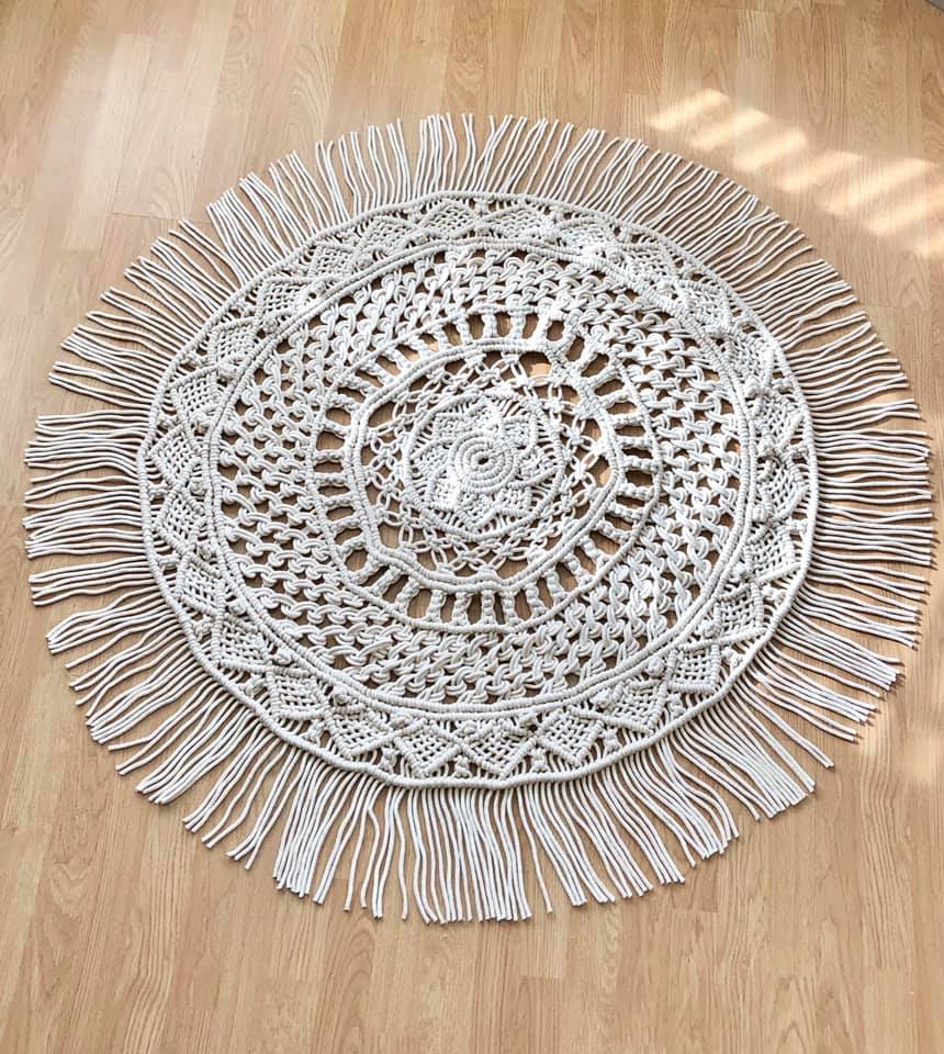 Decorative macrame centrepiece